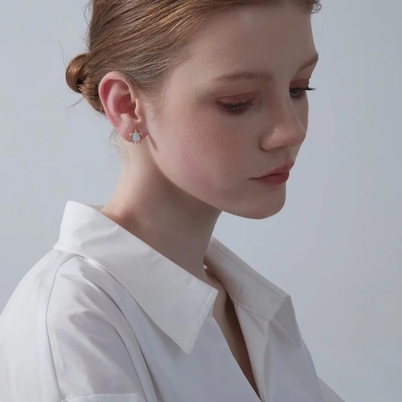 Opal Sea Turtle Beach Stud Earrings in 925 Sterling Silver - Picture 4 of 4